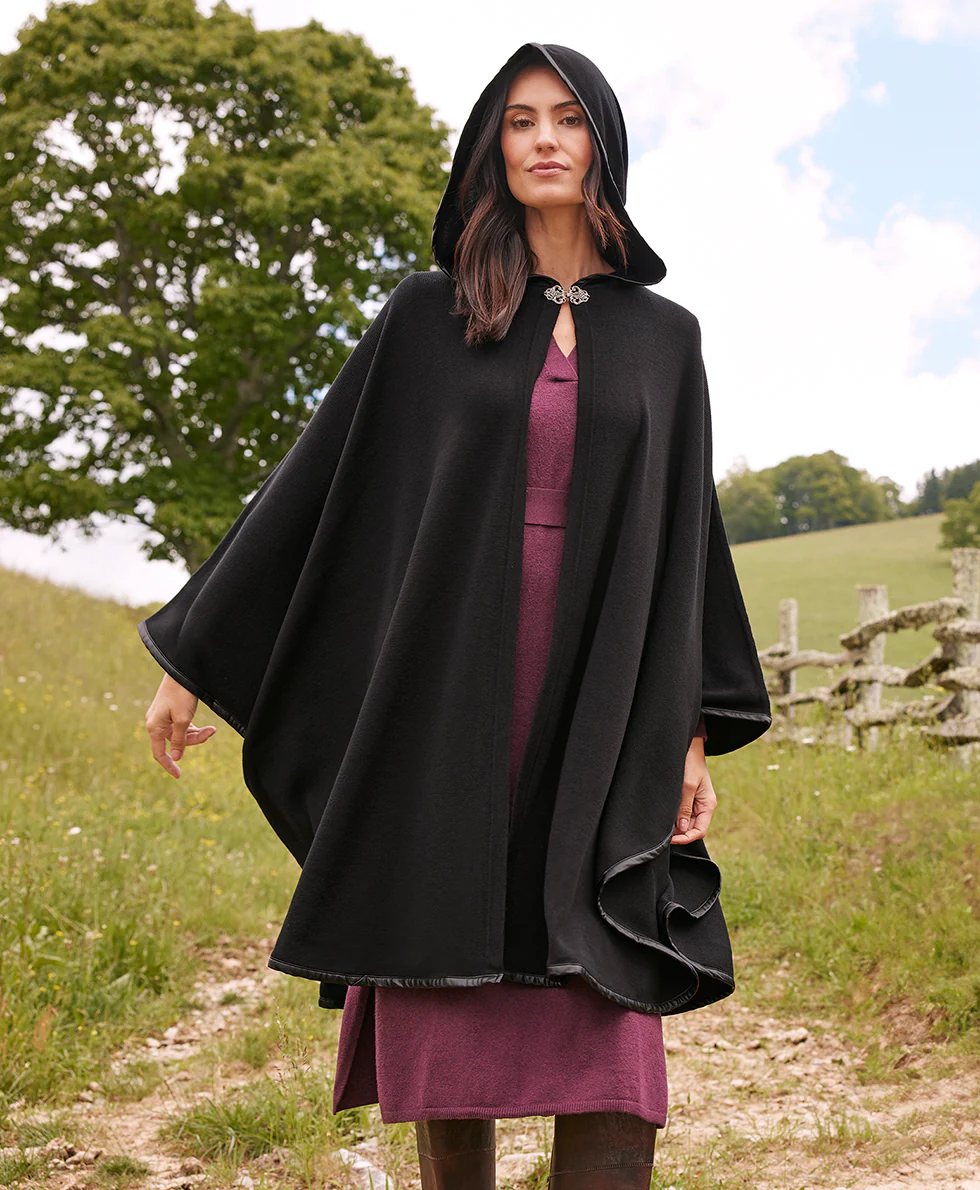 Hooded Cape with Clasp - Vintage - Image 12