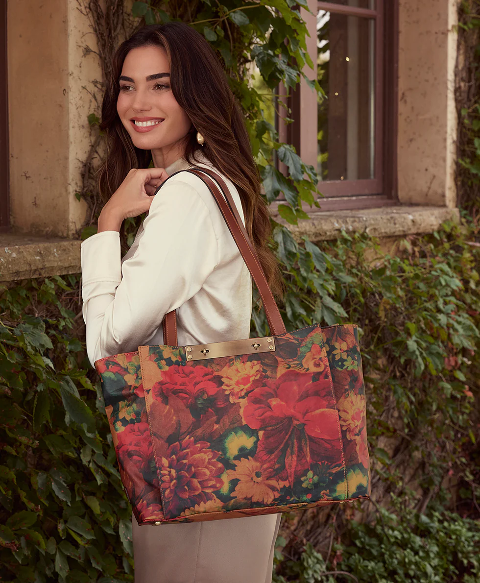 Silvi Tote - Patina Coated Linen Canvas - Multi Print - Image 4